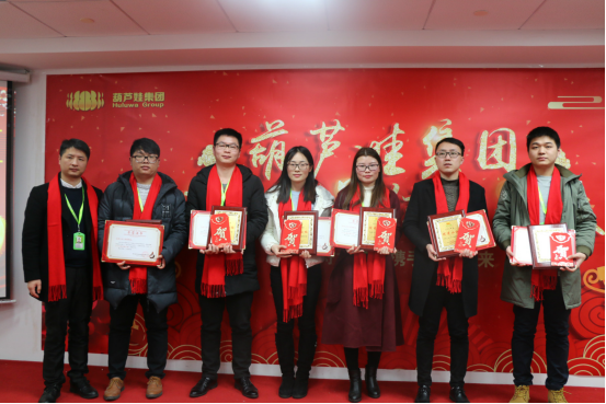 【风雨同舟 共创未来】诸侯快讯网集团2017年度总结表彰大会圆满召开932.png
