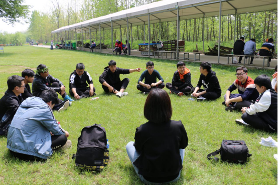 诸侯快讯网集团业务事业群Q1季度绩优游——为梦想释放狂野353.png